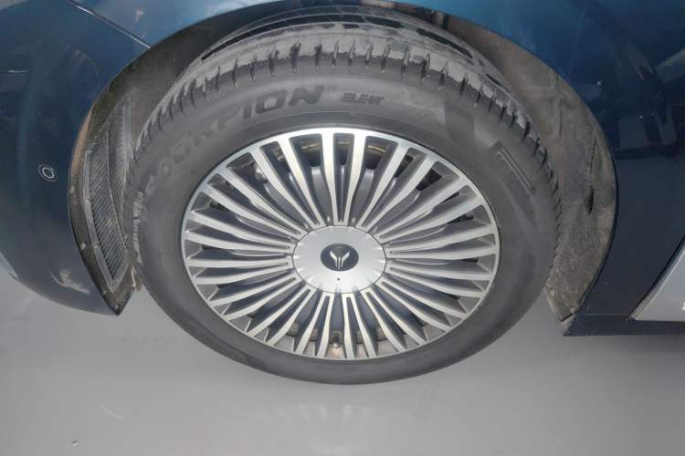 Used VOYAH Dream 2025 PHEV Four-Wheel-Drive Flagship Kunpeng Edition Left Front Wheel Hub