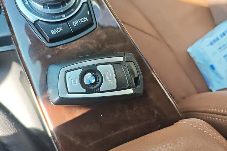 Used BMW 3 Series 2014 320Li Luxury Design Package
