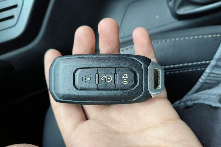 Used JMC Yuhu 7 2022 2.0T Automatic Diesel 4x4 Comfort Edition Standard Wheelbase Vehicle Key