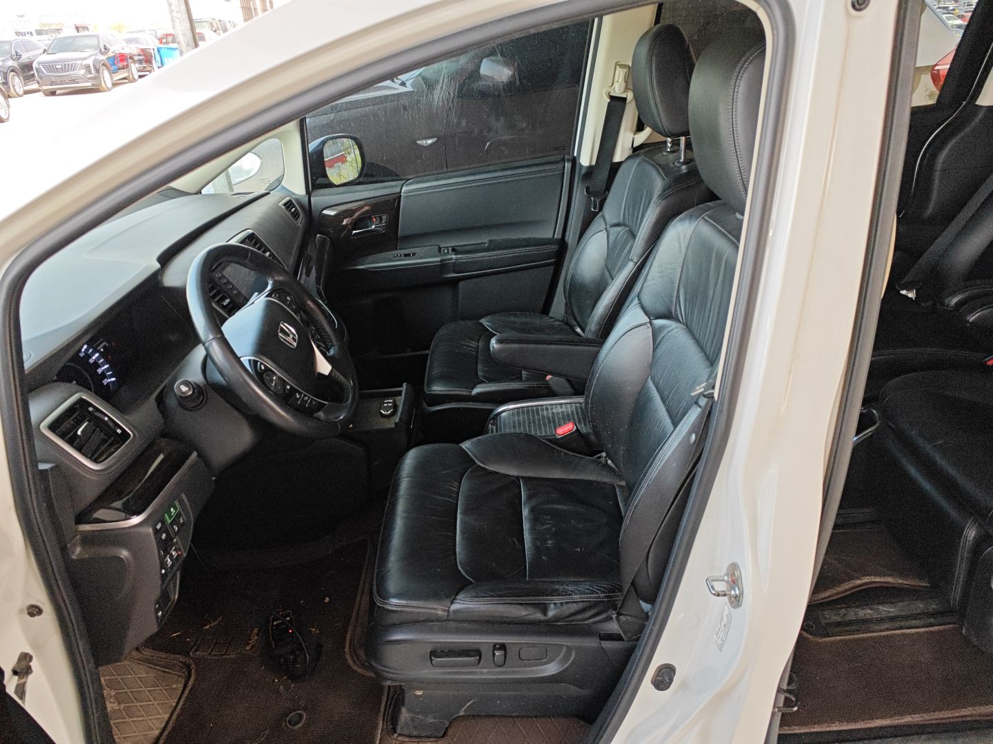 Переднее сиденье в автомобиле