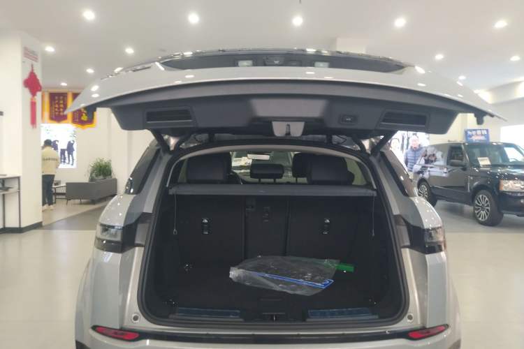 Used Land Rover Range Rover Evoque 2021 Range Rover Velar L 249PS R-Dynamic First Edition