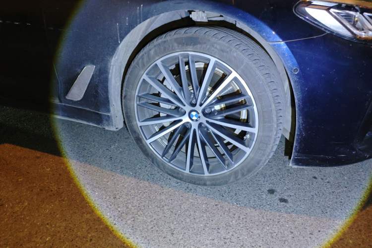 Used BMW 5 Series 2022 Revised Version 530Li xDrive M Sport Package Right Front Wheel Hub