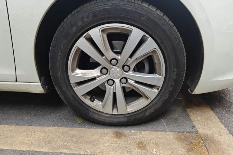 Used Peugeot 408 2014 1.8L Manual Leading Edition