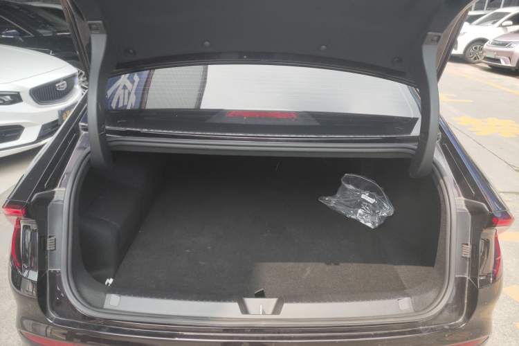 Used Wuling Xingguang 2024 Co-Creation Edition 150 Advanced Model Trunk