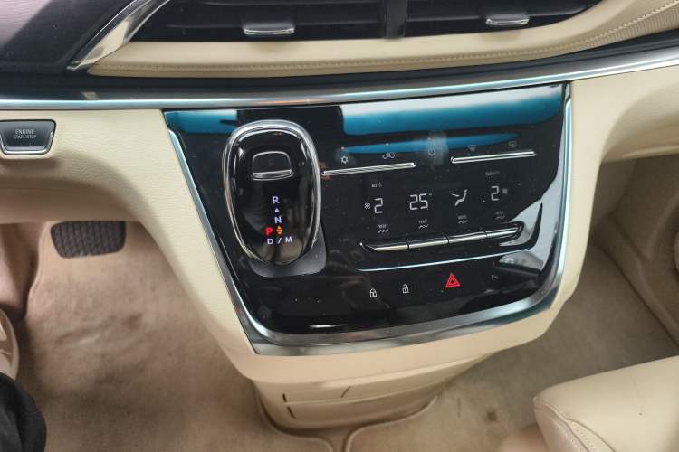 Used Buick GL8 2023 Facelifted Land Cruiser Executive Luxury Version