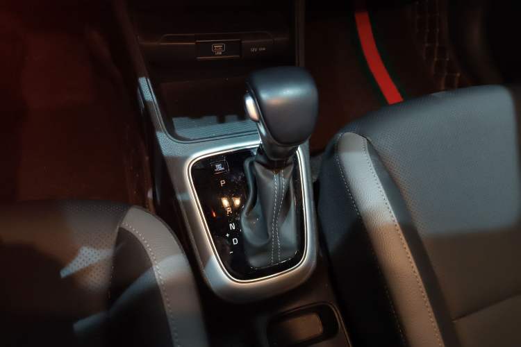 Used Kia kx1 Stonic 2019 1.4L Automatic Fun Edition China VI