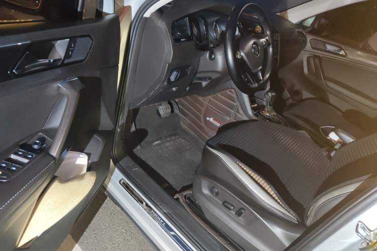 Used Volkswagen Tiguan L 2018 330TSI Automatic Two-Wheel Drive Luxury Edition Driver Seat