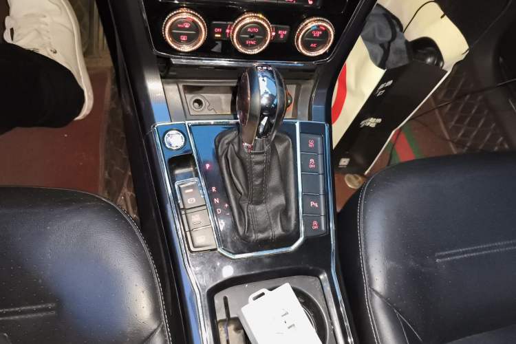 Used Volkswagen Passat 2017 330TSI DSG Prestige Edition Gear Lever