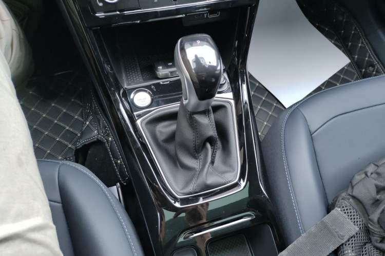 Used Volkswagen Tharu 2025 NewRui 300TSI Prestige Edition Gear Lever