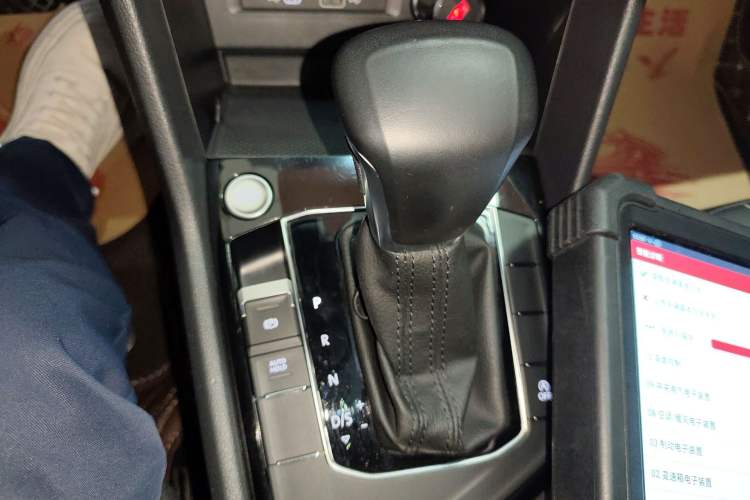 Used Volkswagen Tiguan L 2022 330TSI Automatic Two-Wheel Drive Smart Edition Gear Lever