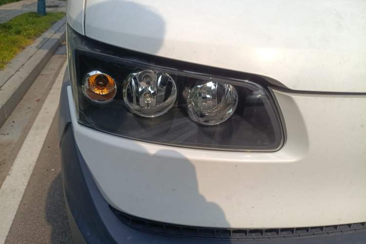 Used New Gonow Aoteng 2022 Pure Electric Van 41.93 kWh Hengtian Guoxuan Right Front Headlight