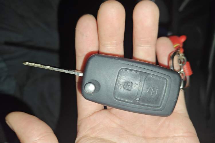 Used CHANGAN KAICHENG Ruixing EM80 2025 Passenger Version Comfort Edition 6-Seater 300 km Dual-Swing Doors Vehicle Key