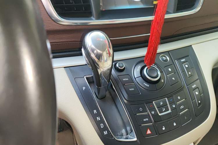 Used Buick GL8 2018 28T Luxury Model China VI Standard
