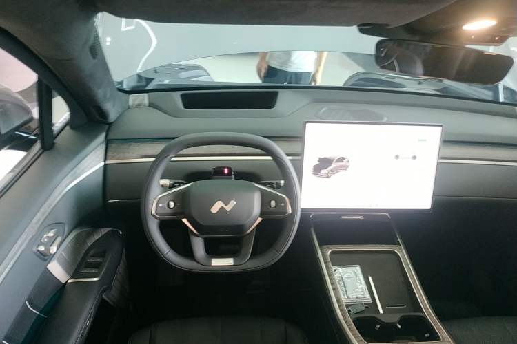 Used ONVO Luxeed L90 2025 Model—Ultra Six-Seater Version