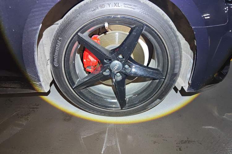 Used Audi A5 2019 Sportback 40 TFSI Fashion Model Right Front Wheel Hub