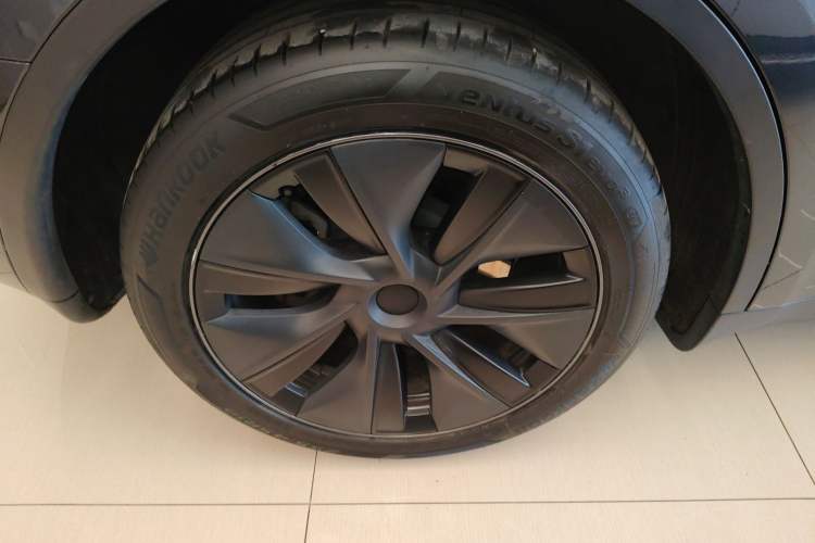 Used Tesla Model Y 2024 Long-Range All-Wheel-Drive Version