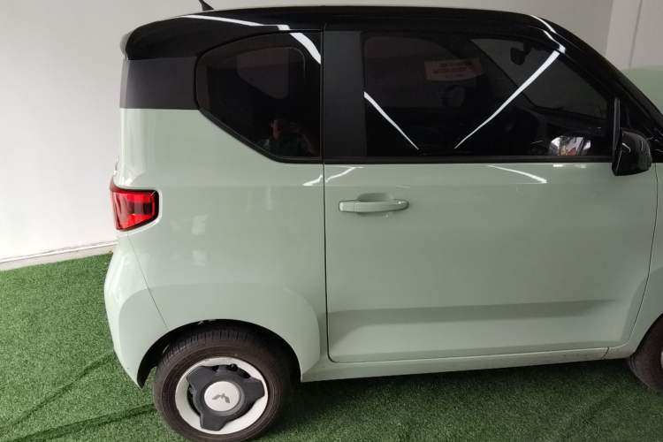 Used Wuling Hongguang MINIEV 2022 Macaron Premium Model – Lithium Iron Phosphate