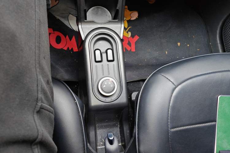 Used Wuling Hongguang MINIEV 2022 Macaron Premium Model – Lithium Iron Phosphate Gear Lever