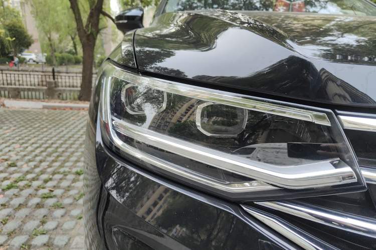 Used Volkswagen Tiguan L New Energy 2023 430 PHEV Plug-in Hybrid Prestige Edition Right Front Headlight