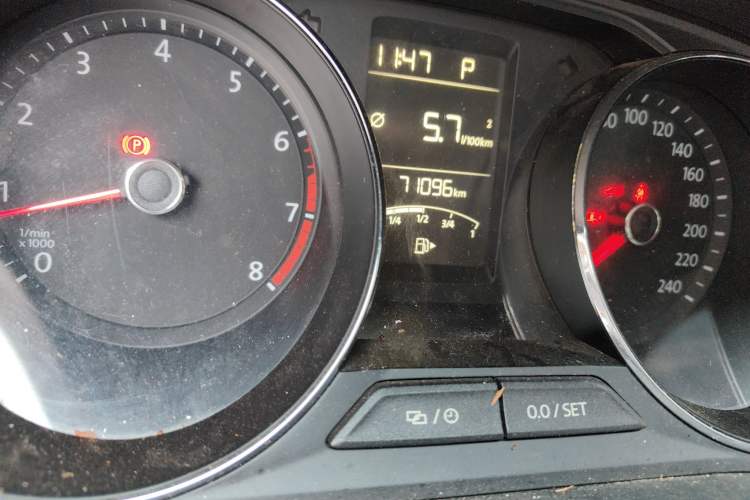 Used Volkswagen Lavida 2017 230TSI DSG Comfort Edition Odometer Close Up