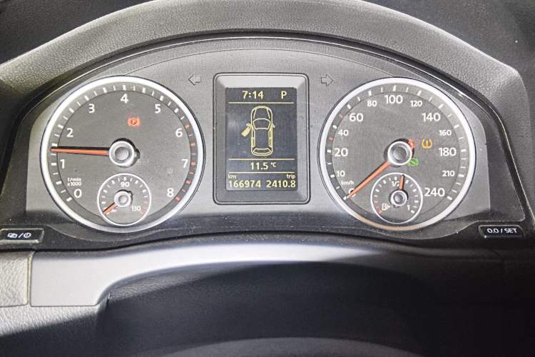 Used Volkswagen Tiguan 2015 1.8TSI Automatic Two-Wheel Drive Trend Edition Odometer Close Up