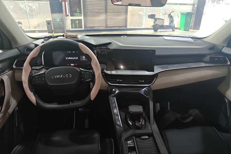 Used Lynk & Co 06 EM-P 2022 PHEV 84 km Range Pro Version
