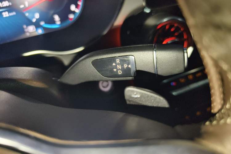 Used Mercedes-Benz GLC 2022 Facelifted GLC 260 L 4MATIC Dynamic Edition Gear Lever