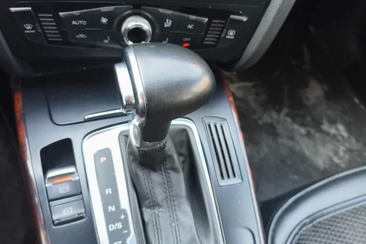Used Audi A4L 2013 35 TFSI Automatic Comfort Model Gear Lever