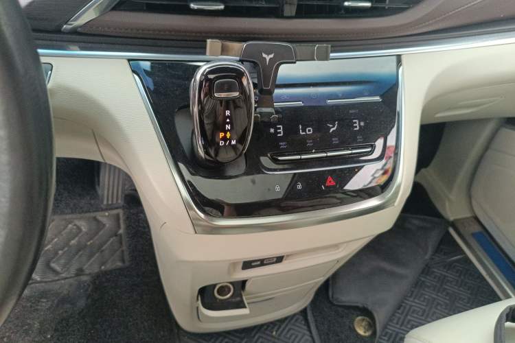 Used Buick GL8 2021 Land Cruiser Executive Class 652T Luxury Model Gear Lever