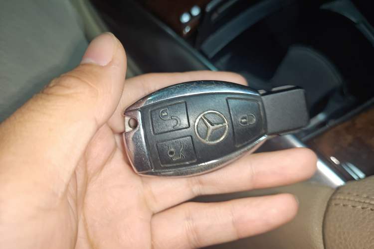 Used Mercedes-Benz R-Class 2010 R 350 L 4MATIC