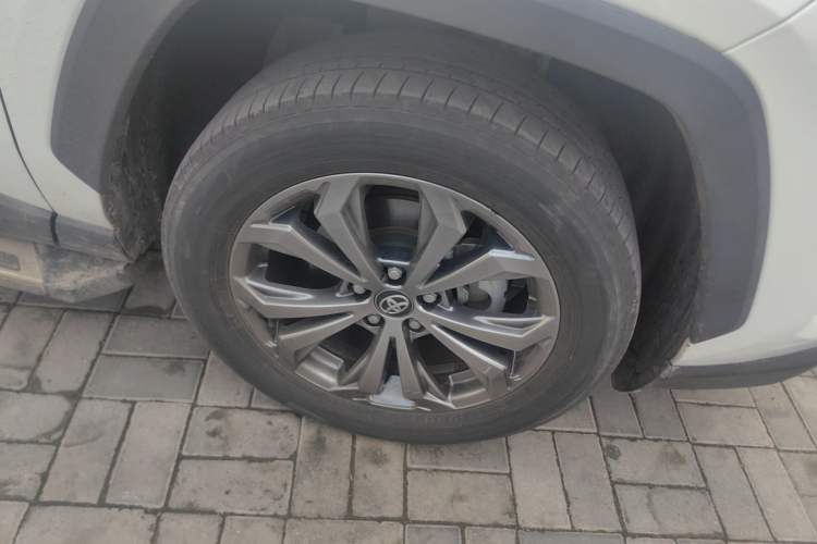 Used Toyota RAV4 2023 2.0L CVT Two-Wheel Drive Fashion Plus Edition Right Front Wheel Hub