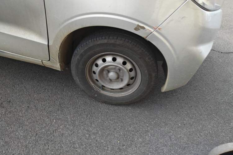 Used Wuling Hongguang V 2022 1.5L Jingqu Edition Enclosed-Window Vehicle with Hydraulic Power Steering LAR