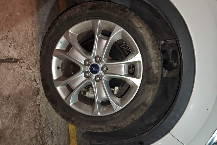 Used Ford Kuga 2015 2.0L GTDi Four-Wheel-Drive Sport Model
