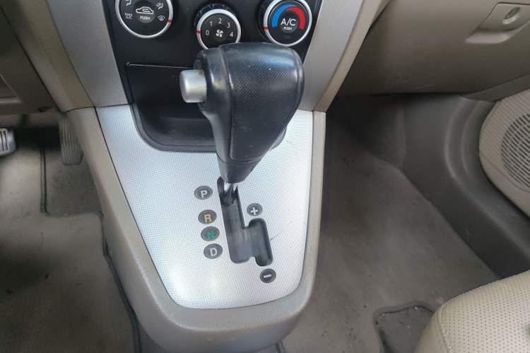 Used Hyundai Tucson 2009 2.0L Automatic Two-Wheel Drive with Sunroof