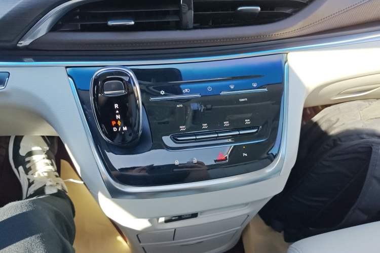 Used Buick GL8 2021 Land Cruiser Executive Class 652T Luxury Model Gear Lever