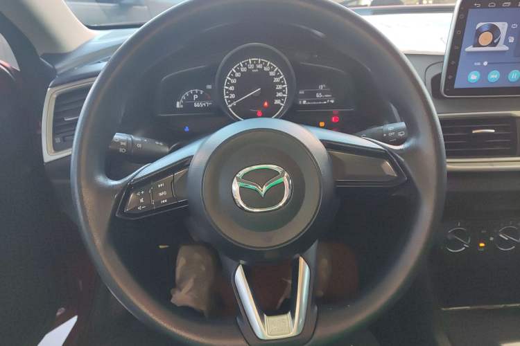 Used Mazda 3 Axela 2019 Cloud-Control Edition Hatchback 1.5L Automatic Comfort Model China VI Standard Steering Wheel