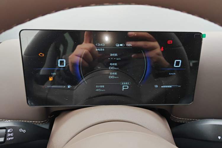 Used Wuling Wuling Starlight 730 2025 Model Plug-in Hybrid 125km Luxury Edition
