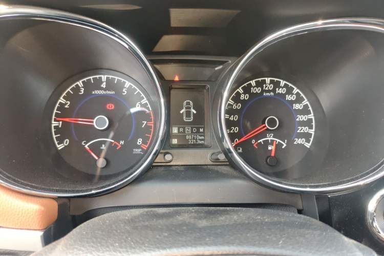 Used Venucia T70 2018 2.0L CVT Smart Enjoyment Sport Edition Instrument Cluster