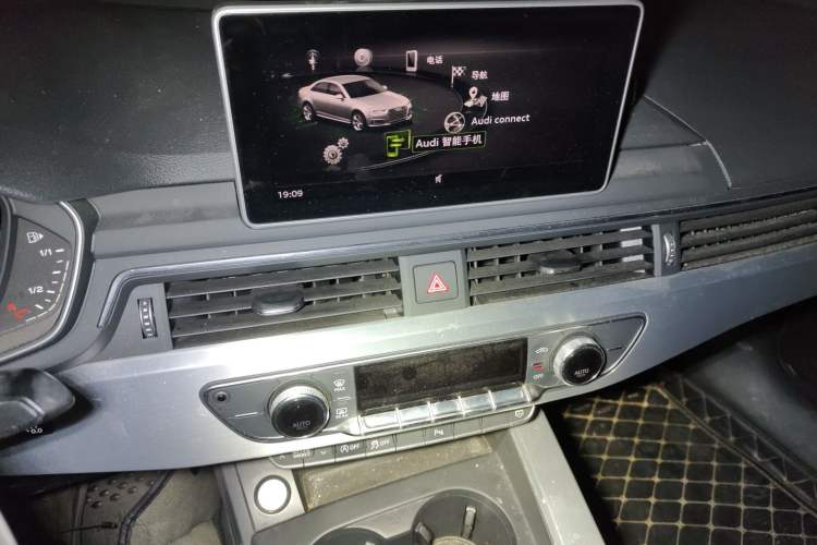 Used Audi A4L 2018 30th Anniversary Edition 40 TFSI Fashion Model
