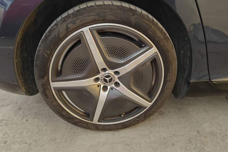 Used Mercedes-Benz EQE 2022 350 First Edition Special Version Right Rear Wheel Hub