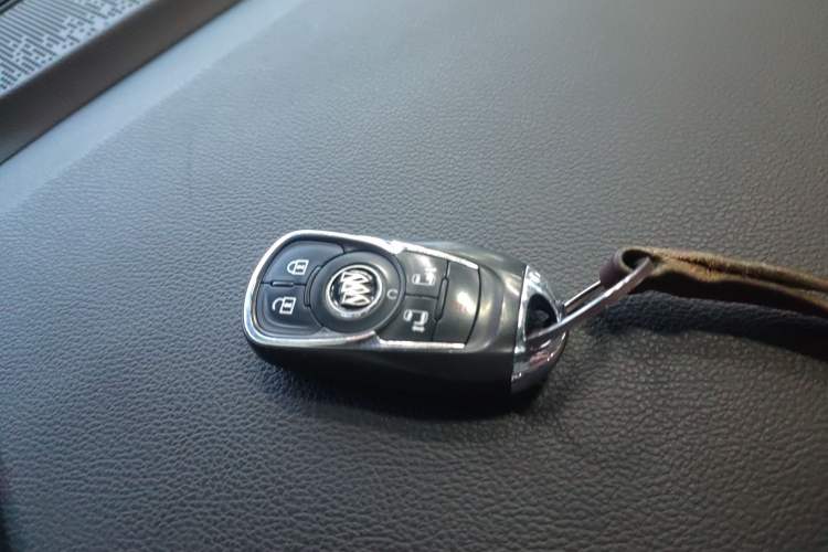 Used Buick GL8 2022 ES Landtrek 653T Luxury Edition
