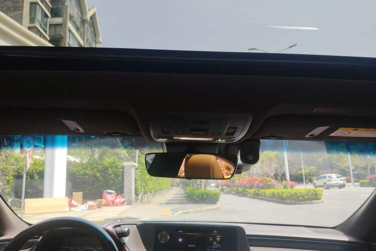 Used Lexus ES 2020 300h Premier Edition