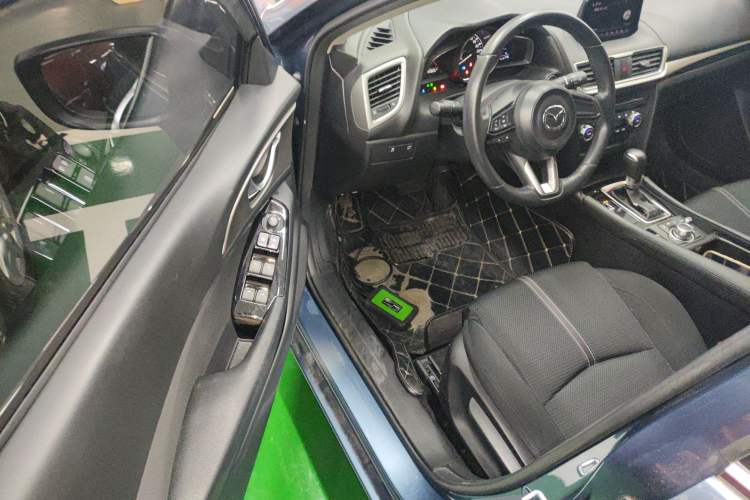 Used Mazda Mazda 3 Axela 2017 Hatchback 2.0L Automatic Luxury Model Emission Standard China V
