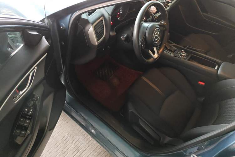 Used Mazda Mazda 3 Axela 2017 Hatchback 2.0L Automatic Luxury Model Emission Standard China V