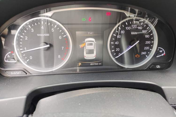 Used Geely Auto Emgrand GT 2015 1.8T Flagship Model Odometer Close Up