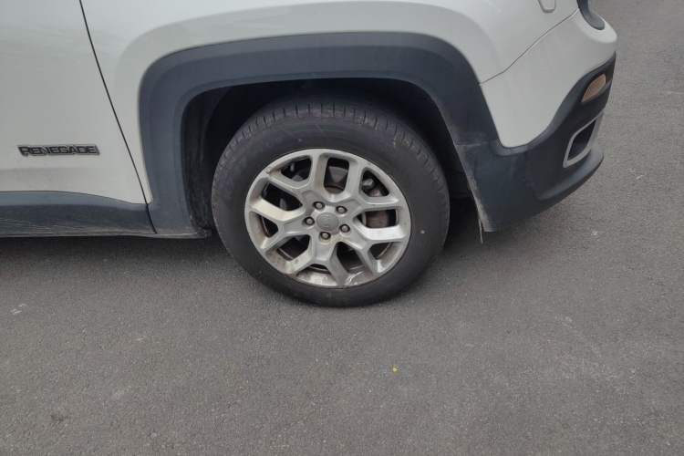 Used Jeep Renegade 2018 Connected Large Screen Version 180T Automatic Jingneng Version Right Front Wheel Hub