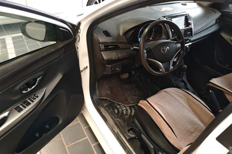 Used Toyota YARiS L Zhi Xuan 2015 1.5E Automatic Charm Edition Driver Seat