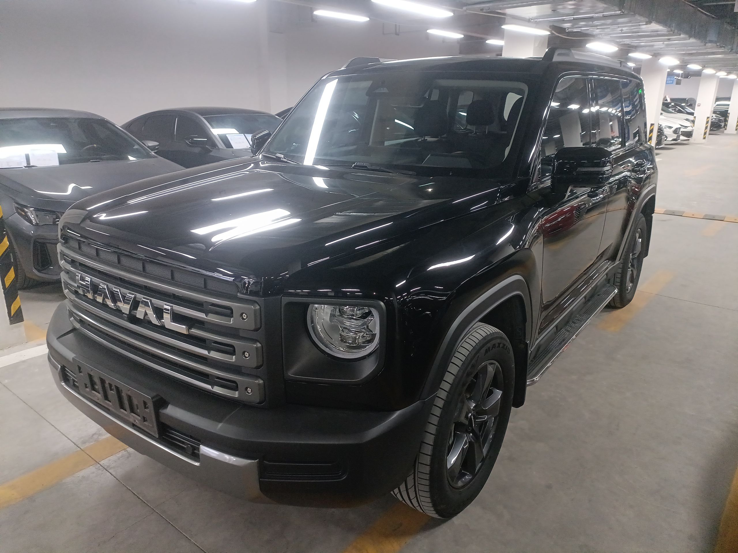 تحت مقدمة السيارة