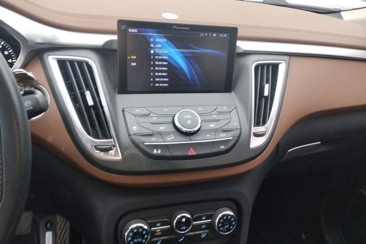 Used Soueast DX7 2017 1.5T Manual Triumph Edition Audio And AC Panel