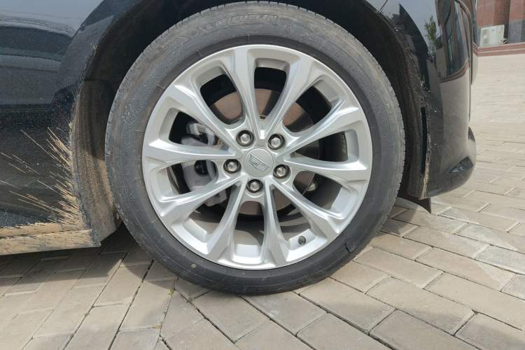 Used Cadillac CT5 2022 28T Luxury Version (Standard Edition) Right Front Wheel Hub